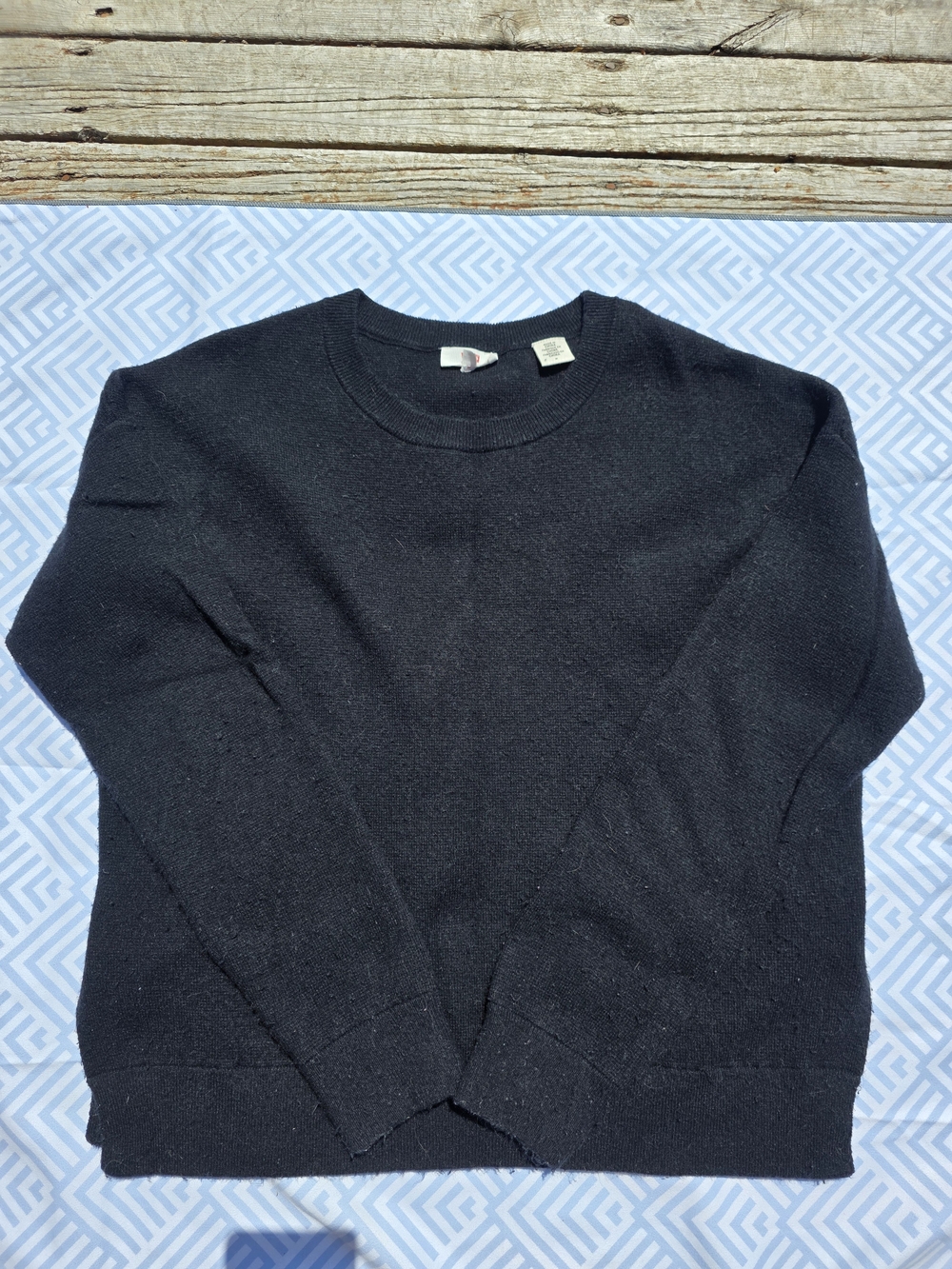Levi's Classic Black Ladies Crewneck Sweater | Size Medium